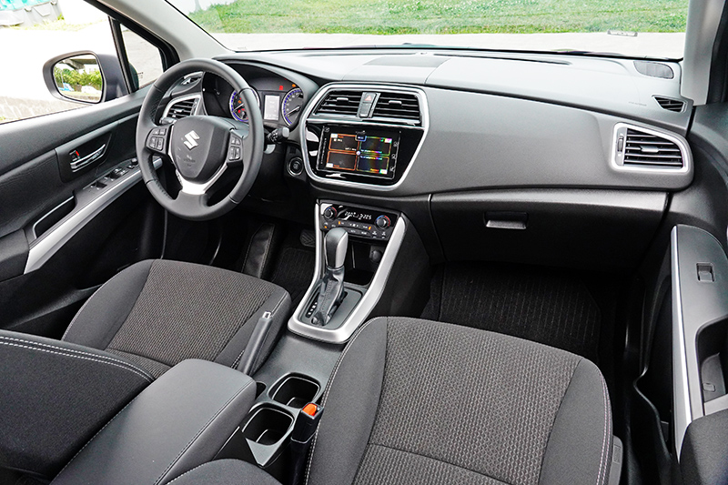 SX4車內視野相當開闊明亮,讓駕駛者在駕駛時的視覺壓力較小。