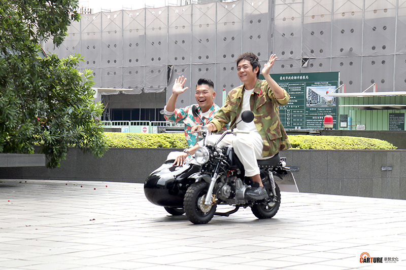【車勢星聞】三立都會台《就是這味》全新改版《就是這味─玖浩吃》由姚元浩(右起)、李玖哲合體主持。