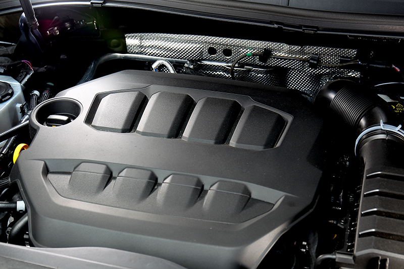 Tiguan R搭載EA888 EVO4 2.0升四缸渦輪增壓引擎,最大馬力已達320匹,扭力峰值為42.8公斤米