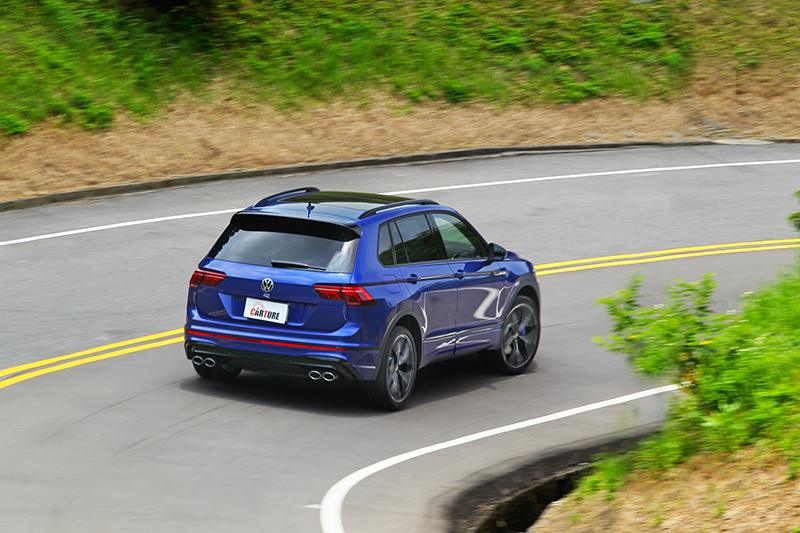 雖然1.5噸車重稍稍減緩了加速感受,不過體感上的刺激程度同樣夠嗆人的