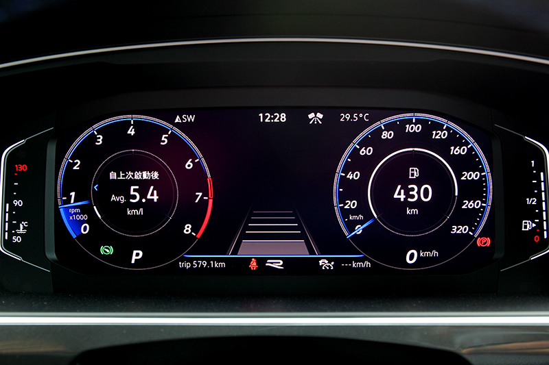 10.25吋數位儀表為全車系標配,Tiguan R車型還多了專屬R字樣