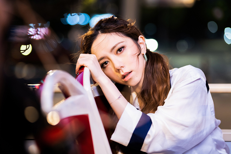 【車勢星聞】歌曲〈好想好想你〉用敘事的歌詞,配合鄧紫棋細膩輕柔的演唱,給人一種能格外溫柔甜蜜的感覺。(圖:索尼音樂提供)