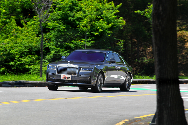 即便身為Rolls-Royc入門車型Ghost,但動靜都散發頂級旗艦氣勢。