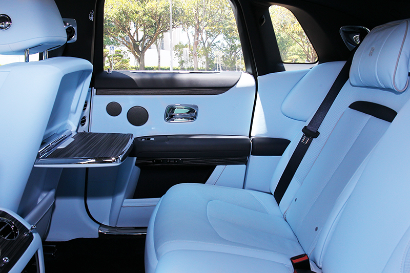 3,295mm軸距+椅背/墊可調+按摩+星空頂篷,就是享受沒有其它。