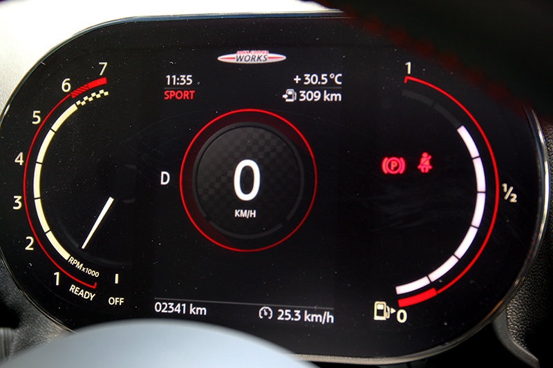 Mini JCW Countryman ALL4也跟上趨勢換上數位儀表。