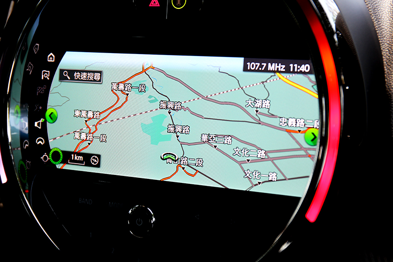 原廠內建導航圖資,當然也可透過Apple CarPlay連接使用地圖。