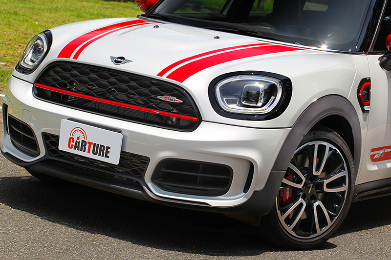 新款Mini JCW Countryman ALL4於水箱護罩及保險桿都換上新造型。