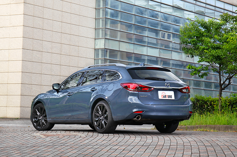 同以魂動設計勾勒鈑件曲線,MAZDA6透過飽滿賁張曲線營造出魅惑輪廓。