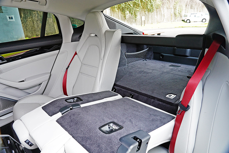 Panamera之所以受歡迎,就是空間運用上十分具彈性以及十分充裕。