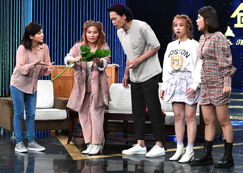 【車勢星聞】《黃金年代》這群人茵聲、木星和董仔演短劇,全程台語誠意滿滿。(圖:華視提供)
