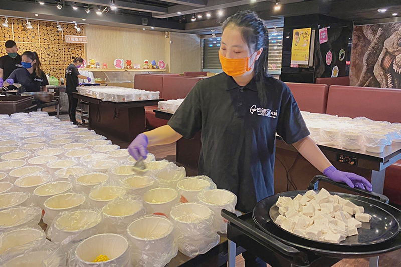 肉多多火鍋祭出第二波外帶優惠,主打《肉多》推出「買300送300」。(圖:品牌提供)