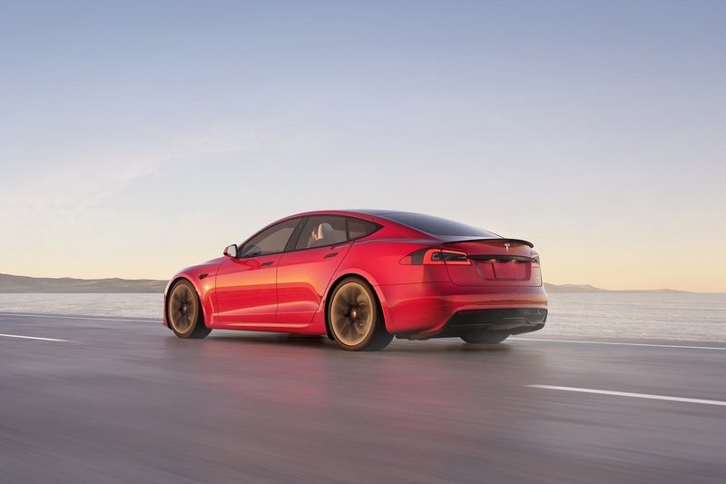 Tesla宣布取消Model S Plaid+車型,因為中途都會休息所以不需要830公里高續航力。