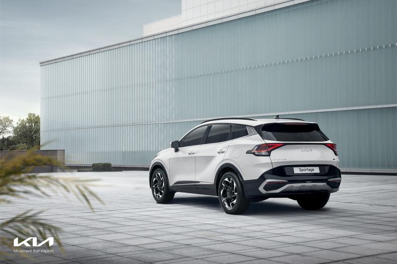 車側與車尾則是採簡單俐落風格。