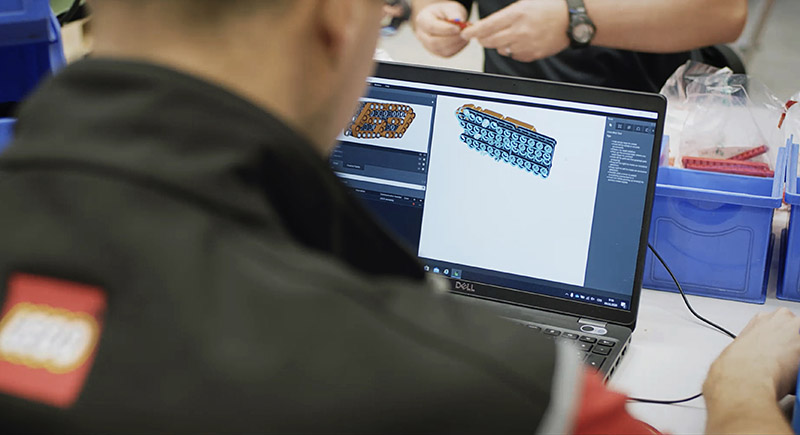 LEGO® Technic™團隊,花了5,370小時開發1:1原尺寸的Sián FKP 37模型。