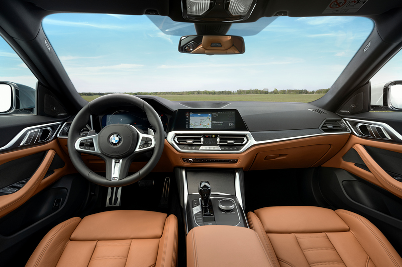 座艙格局與Coupe相同,12.3吋數位儀表、10.25吋中控螢幕與Apple CarPlay/Android Auto連結一樣不缺。
