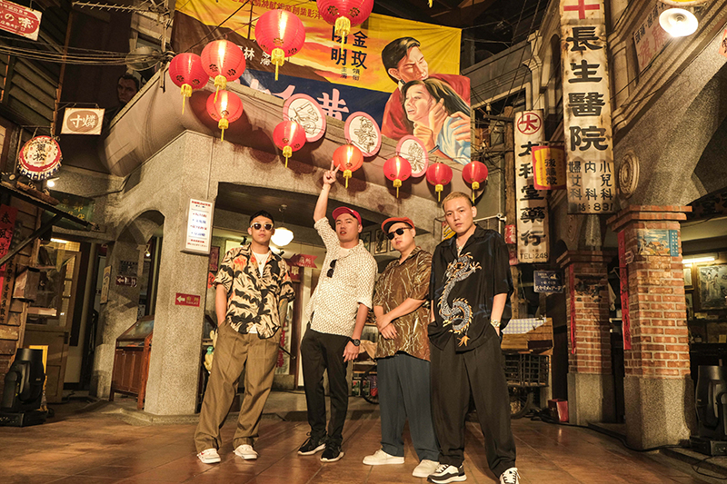 【車勢星聞】陳布朗(右二)攜玖壹壹打造台式復古舞曲《恰查某》。(圖:相信音樂提供)