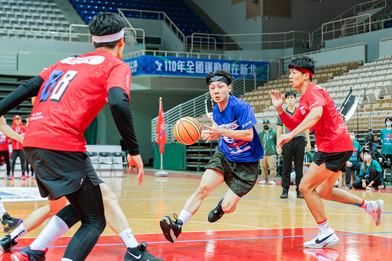 【車勢星聞】顏佑庭在《全明星運動會》節目中目前拿過一座MVP,在跳高、跳遠、籃球等比賽項目中表現亮眼令人非常驚豔。(圖:台視提供)