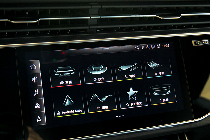 10.1吋中控螢幕採最新MMI系統,同時也支援無線Apple CarPlay。