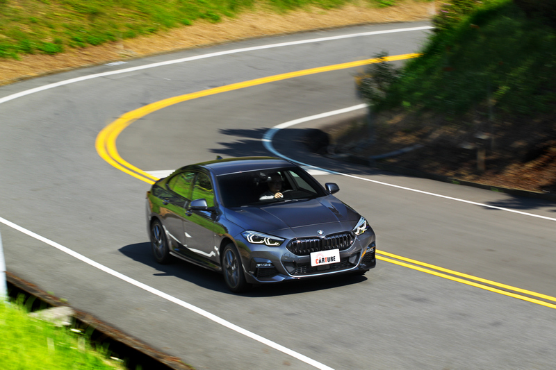 大量鋁合金與高強度鋼材組成的車身不僅重量更輕,同時剛性與抗扭曲能力也更加優異。