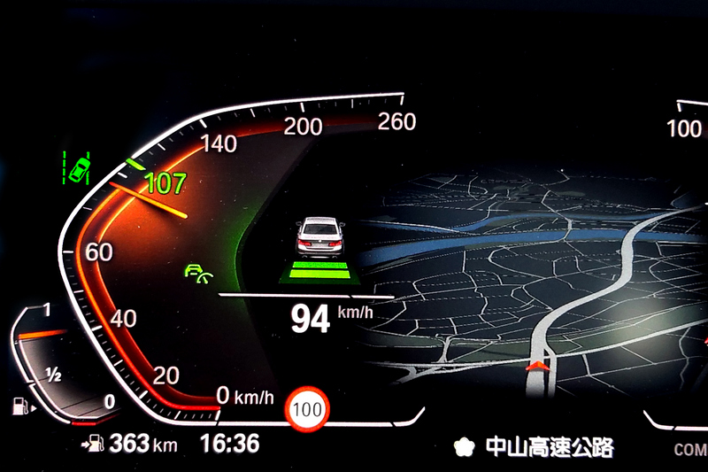 透過10.25吋虛擬數位儀錶，因而得以顯示豐富多元行車資訊，駕駛者無需轉移視線一切訊息即唾手可得。