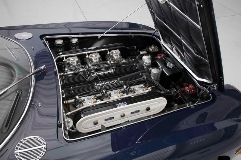400 GT搭載的4.0升V12自然進氣引擎,具有320hp最大馬力。