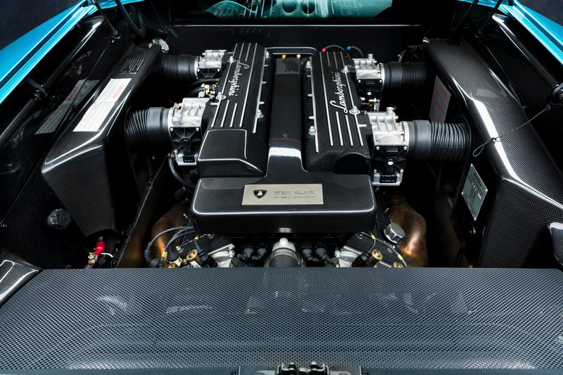 Murciélago搭載6.2升V12引擎,可輸出最大馬力580hp,極速則可達330公里/小時