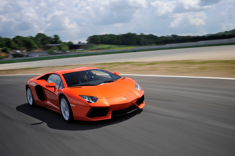 Lamborghini Aventador奠定一枝獨秀的地位,