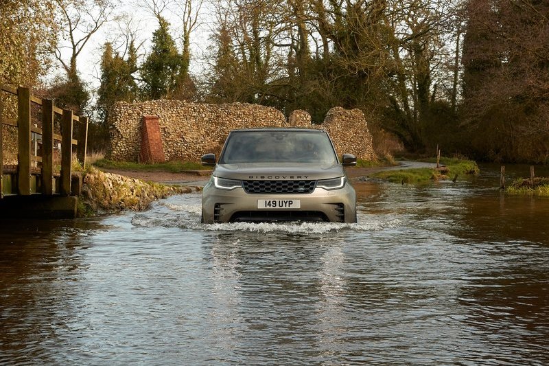 除了Defender Discovery生產也暫時停止。