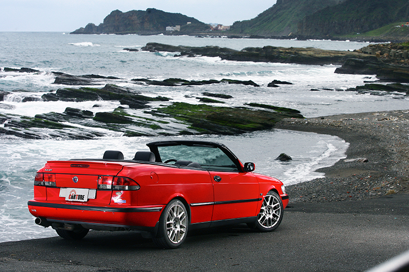 在2005年,要找一款二手價宜人又面面俱到的敞篷車,大概就Saab 900 Convertible與Peugeot 306 Cabriolet而已了。