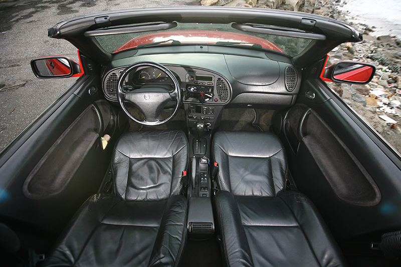 這是我人生第一台敞篷車,開闊的天空根本再一次打開全新視界。