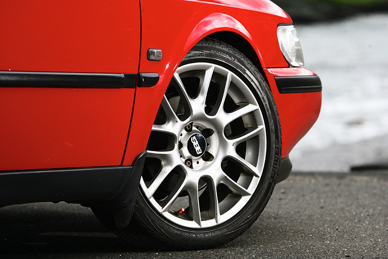 降了底盤好像很殺?其實這車彎中跟龜一樣慢。