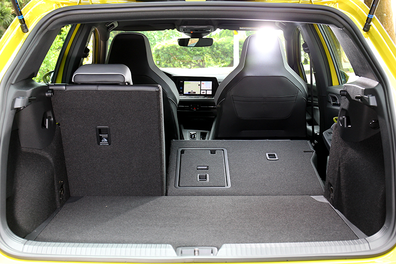 行李廂置物容積為380~1,237公升。