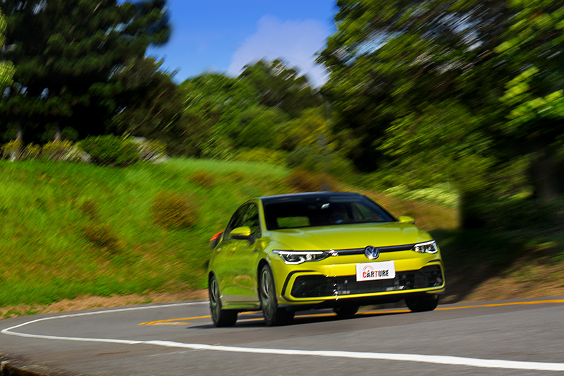 受惠於48V輕油電系統,加速起步輕盈且無任何遲疑。