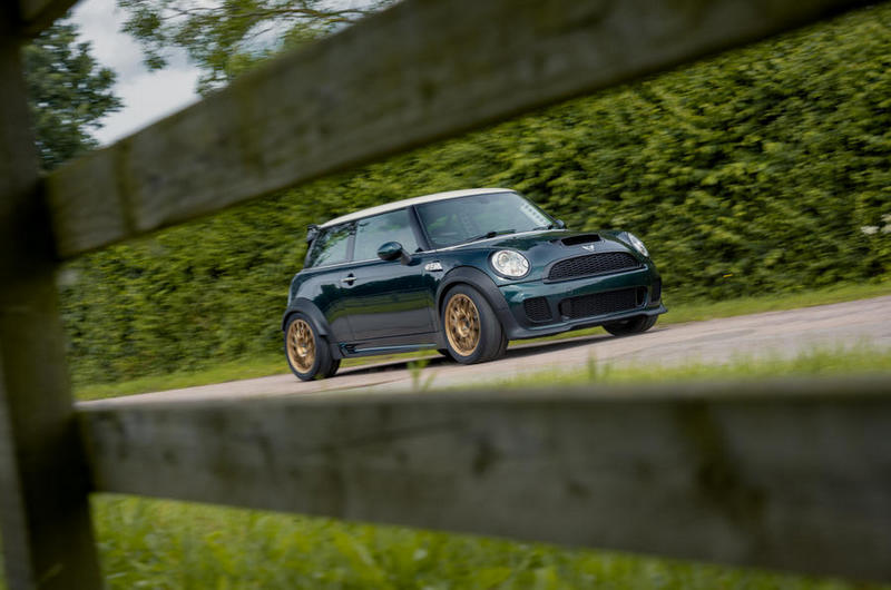 裝了420匹馬力V8引擎的Mini,加速不用想一定很驚人。