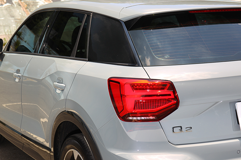 尾燈並未進行更改，黑色風格套件除車頭C柱也採黑色配置。