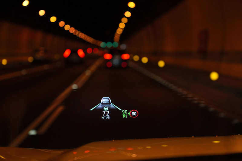 RED道路邊緣偵測系統適用於未有標線或標線不清的道路,在台灣較有機會使用到的路段是高速公路的路肩。