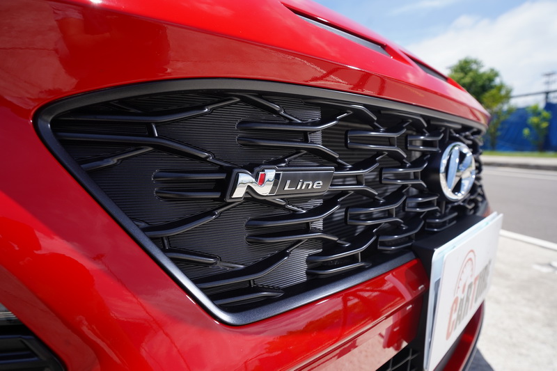 水箱護罩採用了黑色網格狀造型,一旁還有驗明身分的N Line徽飾