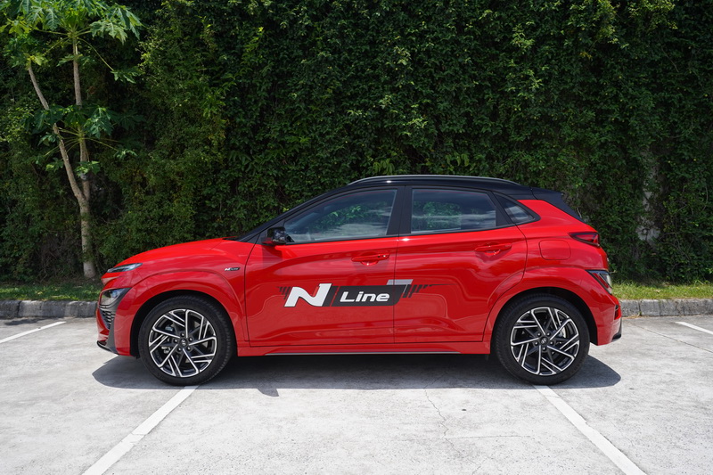 Two-Tone黑色懸浮車頂能降低視覺沉重感,亦讓Kona N-Line在路上的回頭率大幅提升