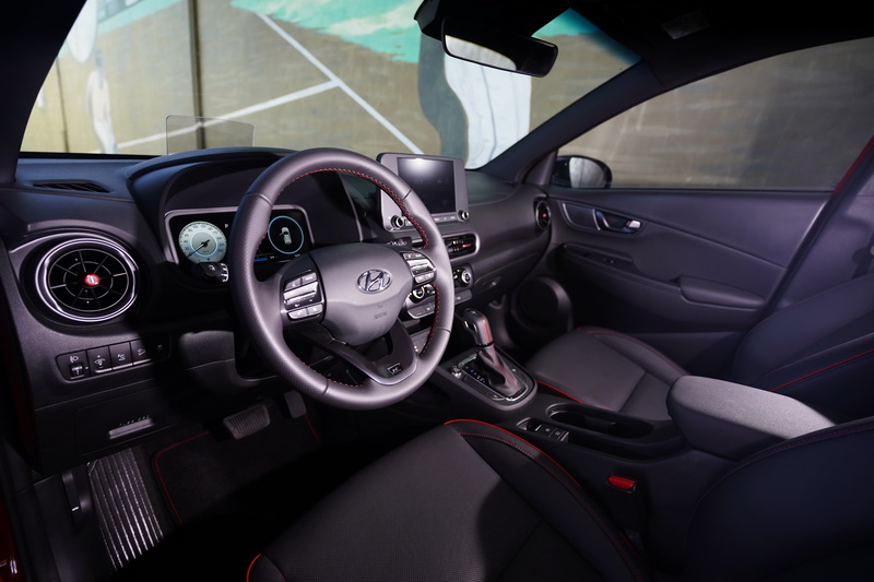 內裝部分大致上仍以小改款前的格局再加以微調