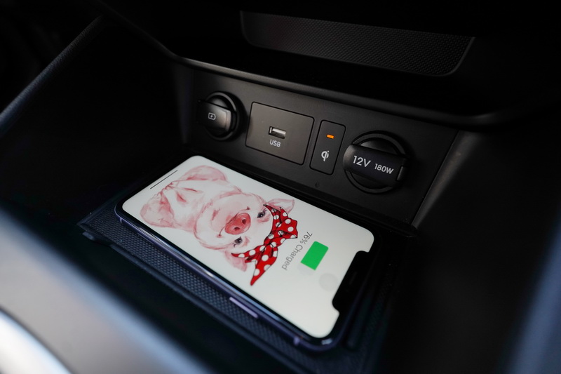 小改款Kona導入了無線充電座及無線Apple CarPlay & Android Auto功能