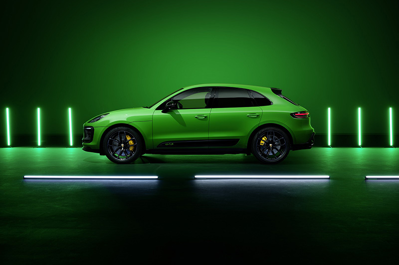 配備GTS 運動套件的 Macan GTS相襯的蟒蛇綠(Python Green)車色。