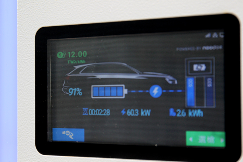 Audi與Noodoe和華城電機合作建構充電網,使用180 kW充電系統,只需10分鐘即有約115公里行駛里程。