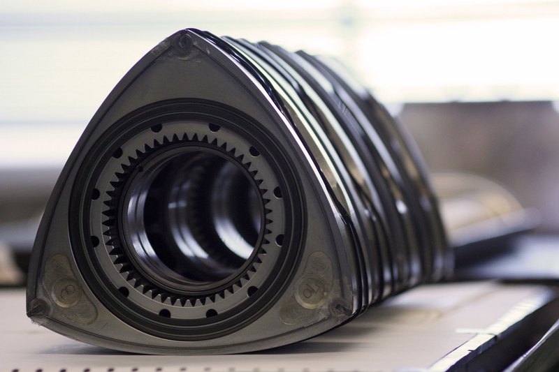 除了作為發電機Mazda還會將轉子引擎用在PHEV車型。