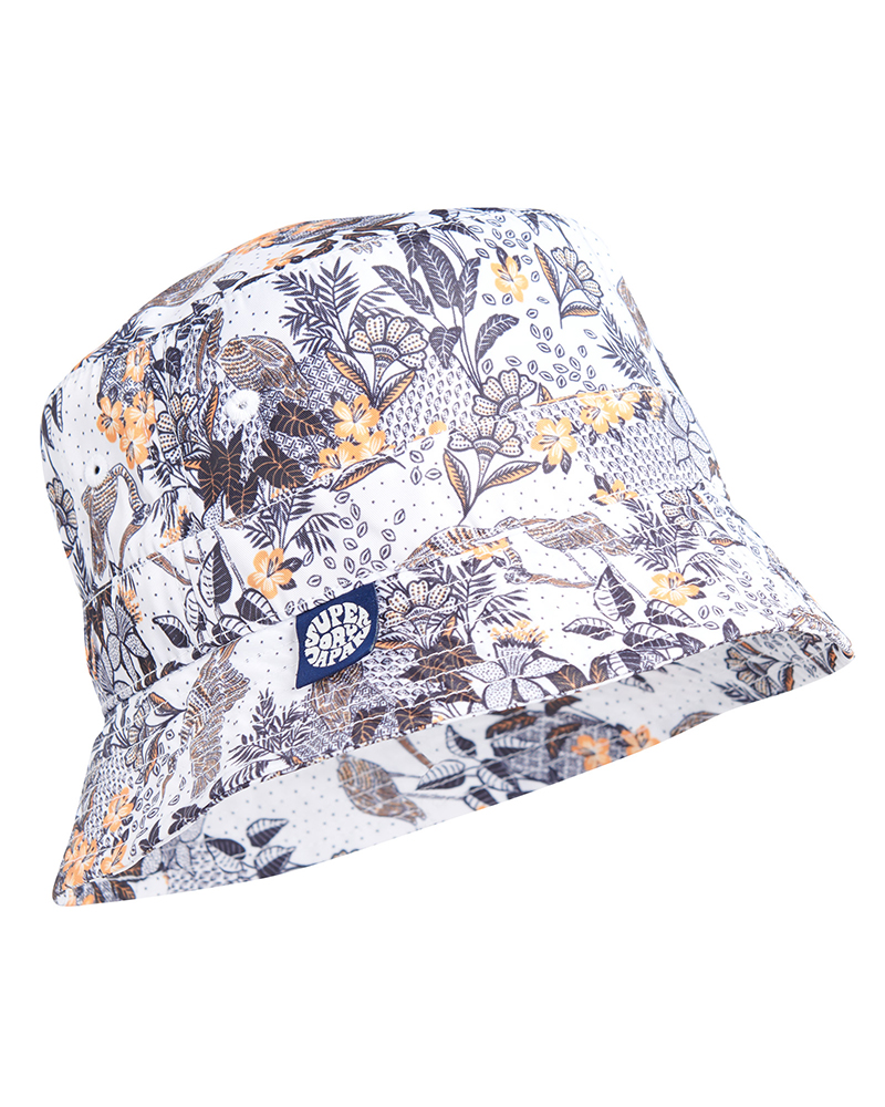 Superdry漁夫帽BUCKET HAT 白 $1,180。(圖:品牌提供)