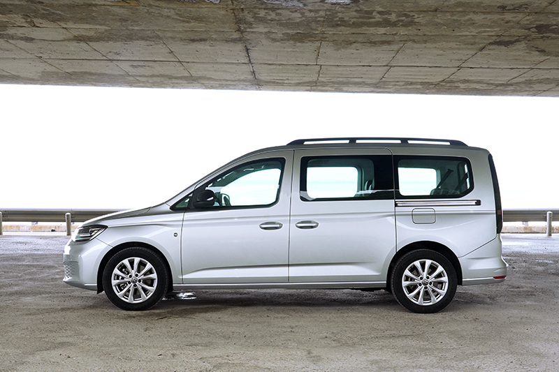 導入福斯家族新世代設計語彙的新Caddy,可真的是徹徹底底地完全脫胎換骨。外觀上看似輪廓與過去相似,但在細節處理上卻更接近一般乘用車概念,優秀的空氣動力設計,風阻係數僅Cd 0.30。