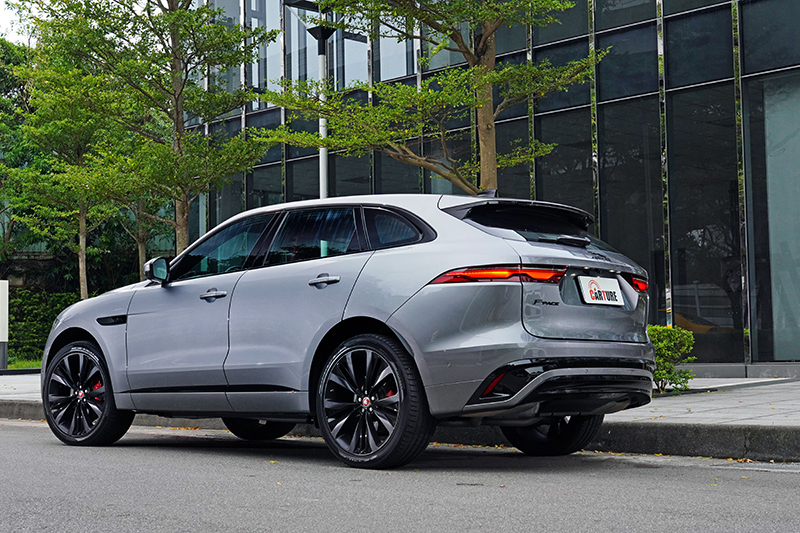 New F-PACE並不容易被輕易定義,看似休旅,但更勝跑旅。