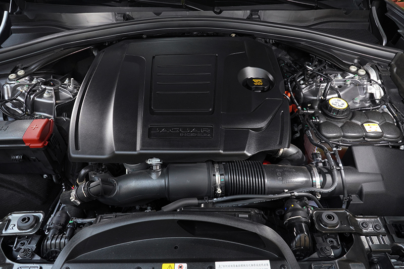 2.0L Ingenium直列4缸渦輪增壓汽油動力心臟,可輸出250PS與365Nm的峰值馬力及扭力。