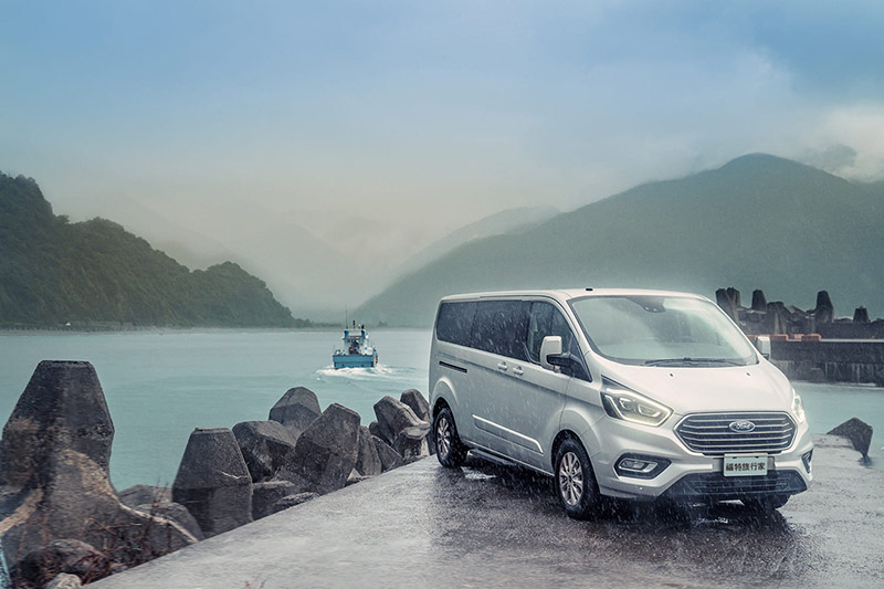 Ford Tourneo Custom福特旅行家提供豪華、舒適的乘坐體驗,帶領旅人走訪礁溪晶泉丰推薦秘境海灘東澳粉鳥林漁港感受海灣美景m