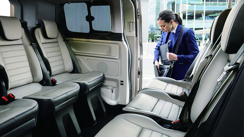 Ford Tourneo Custom福特旅行家彈性座椅設計提供多達約32種的變化組合,滿足出遊旅行多元應用需求。