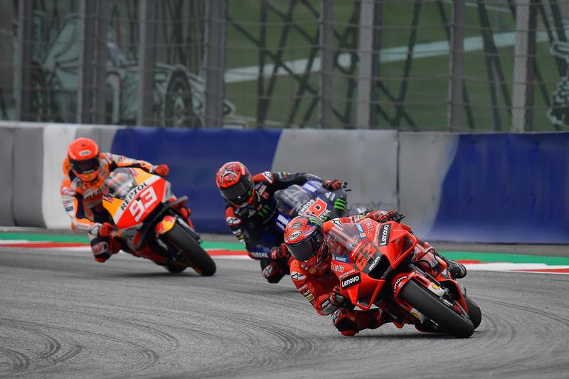 本站Bagnaia表現良好,於賽事後段前都處於領先位置。